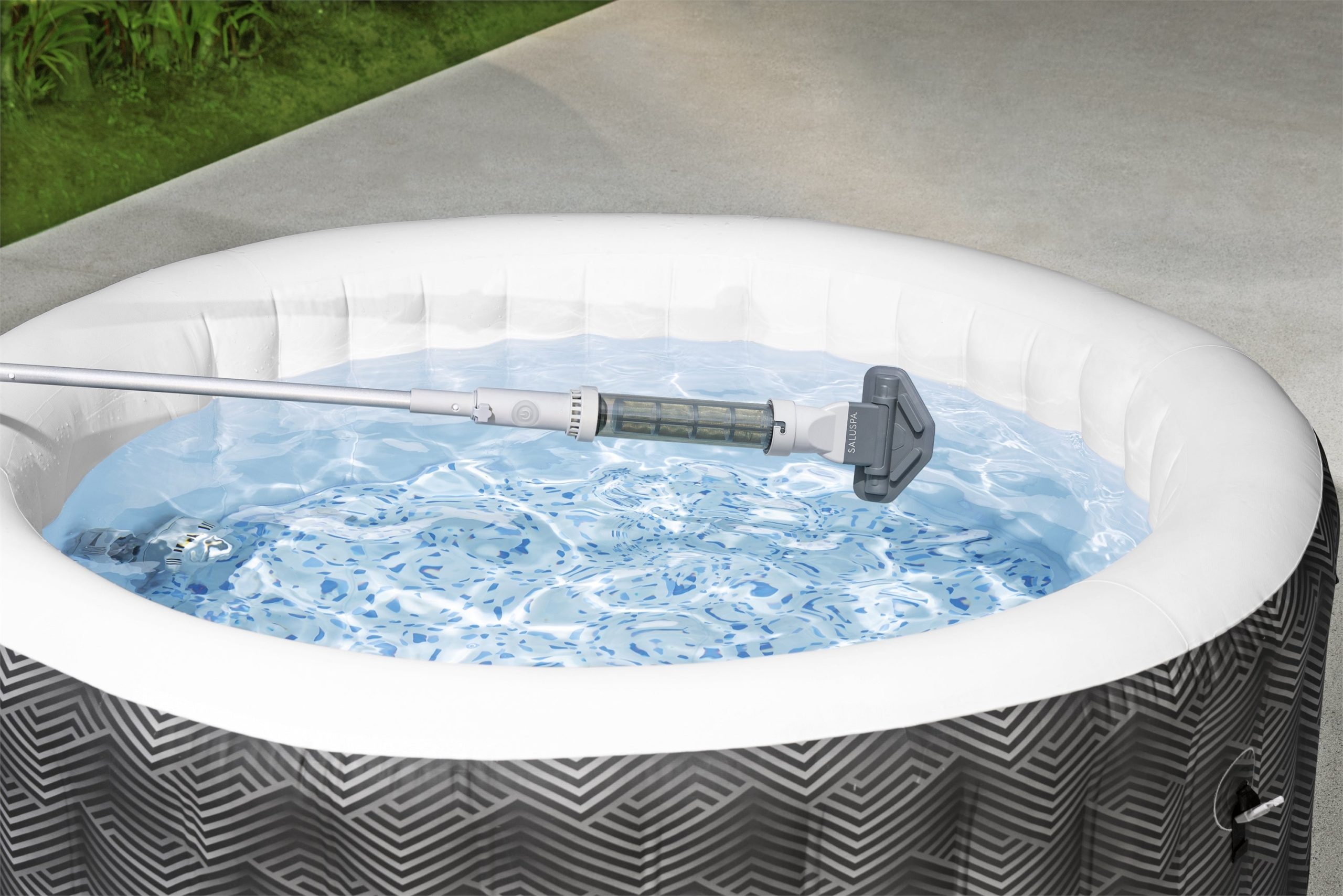 SaluSpa Rechargeable Cordless Underwater Hot Tub Vacuum - Image 3
